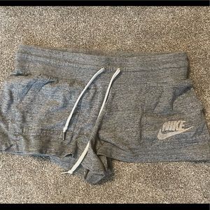 Nike comfy shorts w/ pockets